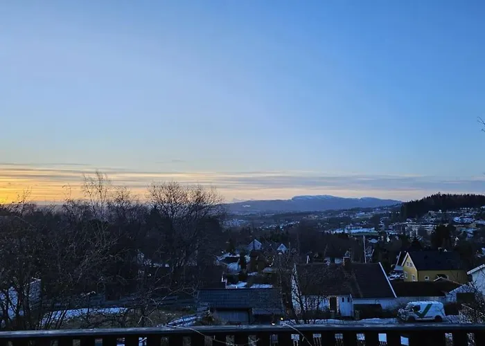 7 Min To Championship, Glass Front House, Terrace Apartament