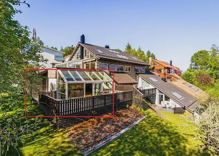 Apartment 7 Min To Championship, Glass Front House, Terrace