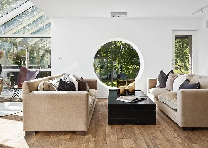 7 Min To Championship, Glass Front House, Terrace Apartament *